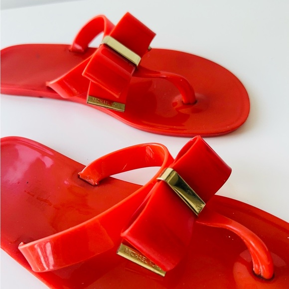 Michael Kors Red Jelly Sandals with Bow and gold detail - Picture 4 of 6